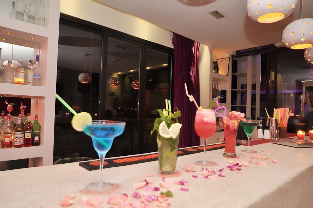 Cesar Resort & Spa Marakéš Exteriér fotografie Cocktails at a bar